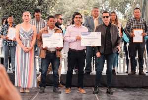 Presidente Noboa entreg&oacute; beneficios a miembros de Juntas de Agua Potable y Riego en Pichincha.