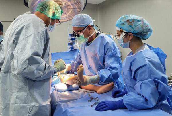 35 pacientes reciben cirug&iacute;as gratuitas en jornada conjunta entre Hospital de Cuenca y Operaci&oacute;n Arco&iacute;ris