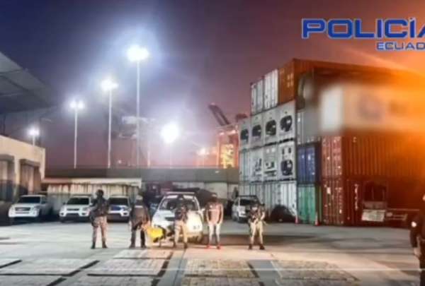 Polic&iacute;a incaut&oacute; tonelada y media de coca&iacute;na al interior de un veh&iacute;culo