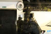 El ingreso de la Polic&iacute;a a la Embajada de M&eacute;xico en Quito ocurri&oacute; este 5 de abril de 2024