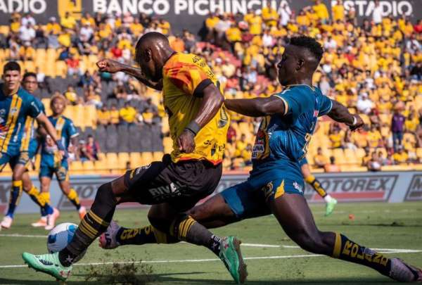 Barcelona gole&oacute; a Delf&iacute;n en el Monumental