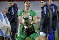El guardameta realizó gestos ofensivos con el trofeo de la Copa América, tras el partido contra Chile.