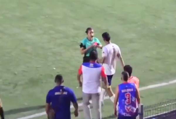 La &aacute;rbitra Daniela Ceballos fue agredida en Colombia