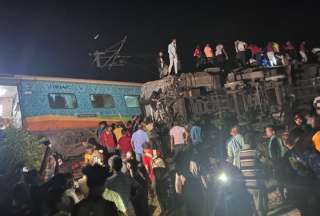 Un choque de trenes deja m&aacute;s de 120 muertos y 850 heridos