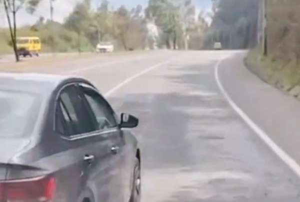 Un video en redes sociales muestra la imprudente conducci&oacute;n que podr&iacute;a haber tenido consecuencias fatales.