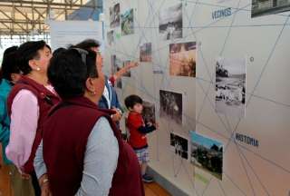 Los habitantes del barrio El Placer comparten sus memorias en una propuesta expositiva