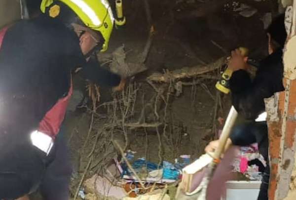 Las autoridades llevan ayuda a los afectados por un aluvi&oacute;n y un deslizamiento en Bol&iacute;var y Manab&iacute;