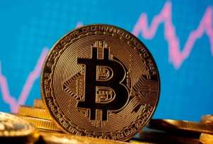 Bitc&oacute;in se desploma casi un 14% y llega a su nivel m&aacute;s bajo desde 2020