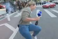 Lauren Tomasi, periodista del medio 9News, fue impactada por una bala de goma durante las protestas antimigratorias en Estados Unidos.