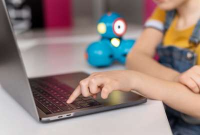Ni&ntilde;os v&iacute;ctimas de ciberacoso acuden la inteligencia artificial antes que a sus padres