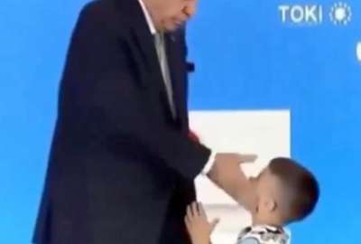Presidente de Turqu&iacute;a abofete&oacute; a un ni&ntilde;o en un acto p&uacute;blico