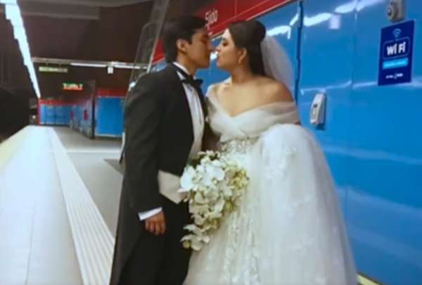 La pareja realiz&oacute; su primer viaje de reci&eacute;n casados en el Metro de Quito.