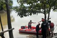 Bomberos de Daule apoyaron en la b&uacute;squeda del cuerpo de la v&iacute;ctima 