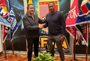 Antonio Valencia (der.) inscribió a su equipo en AFNA