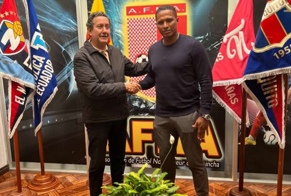 Antonio Valencia (der.) inscribi&oacute; a su equipo en AFNA