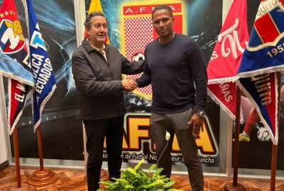 Antonio Valencia (der.) inscribi&oacute; a su equipo en AFNA