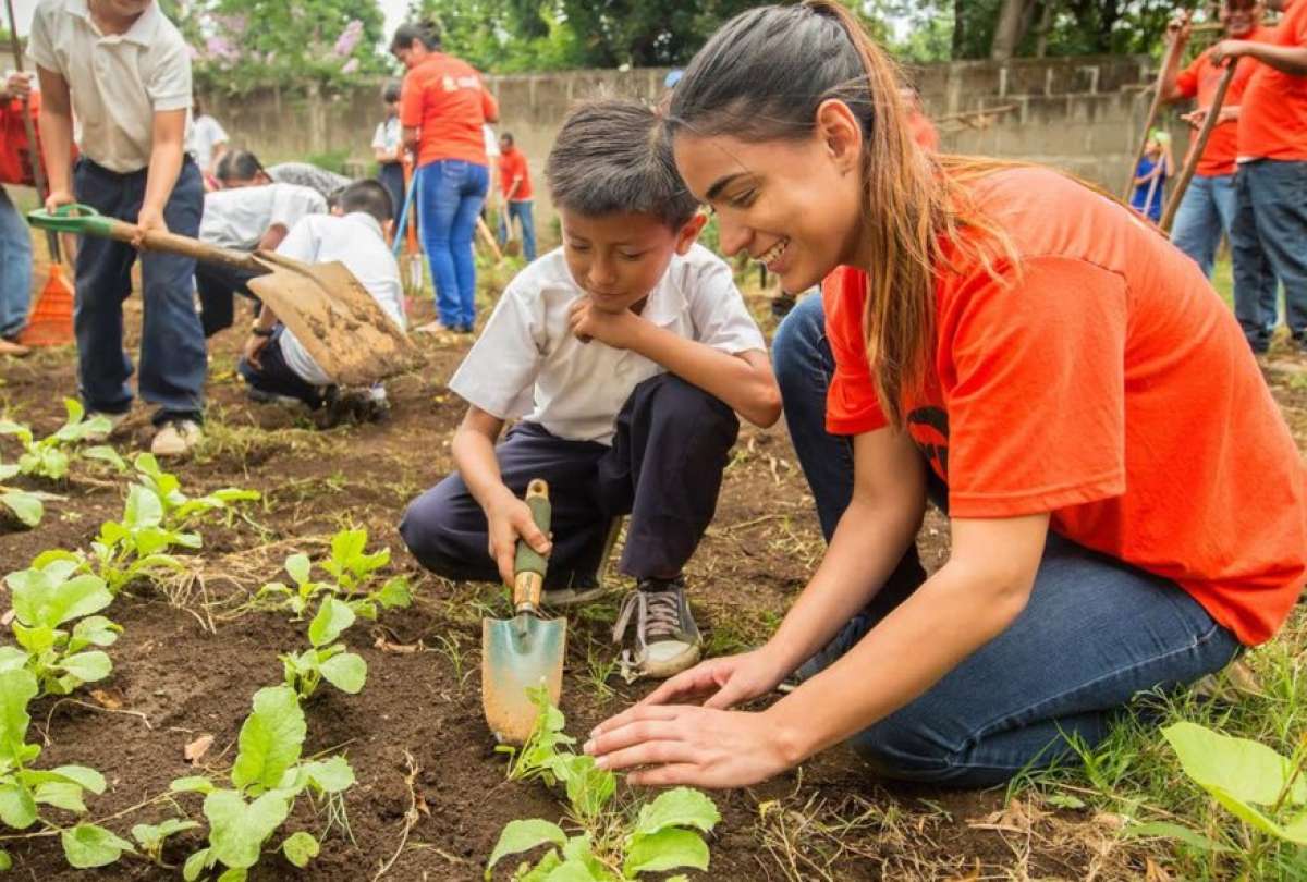 La organización internacional VVOB y el Ministerio de Educación realizaron el lanzamiento de un programa educativo de formación docente en técnicas  agropecuarias. 