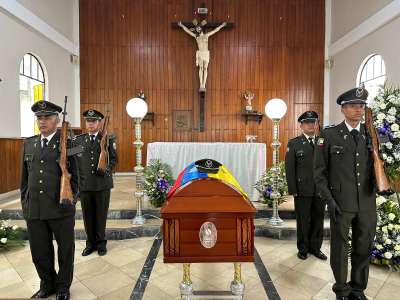 Hoy se realiz&oacute; un homenaje para el polic&iacute;a Julio Enrique Mej&iacute;a &Aacute;ngel.