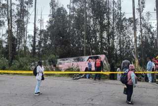 Quito: Un bus intercantonal se volc&oacute; en la Sim&oacute;n Bol&iacute;var