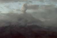 Volc&aacute;n Cotopaxi emiti&oacute; una columna de gases y ceniza