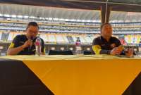 El presidente Carlos Alfaro Moreno (der.) presidi&oacute; la reuni&oacute;n de socios, que tuvo que ser aplazada.