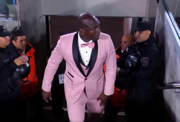 Segundo Castillo sorprendi&oacute; con su nuevo traje
