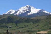 El acceso al Glaciar Hermoso y la Laguna Verde, en el volcán Cayambe, restringidos durante 45 días. 