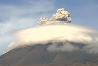 Video capta explosi&oacute;n y nube lenticular sobre el volc&aacute;n Popocat&eacute;petl