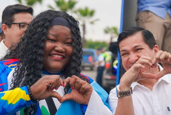 Lisseth Ayov&iacute; fue recibida por Dar&iacute;o Macas en la Alcald&iacute;a de Manta. 