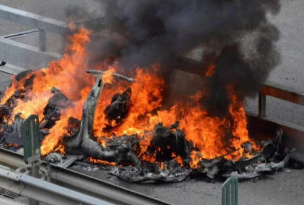 Trump califica de "terroristas" a los presuntos autores de los incendios de Tesla y sugiere que sean enviados a las cárceles de El Salvador