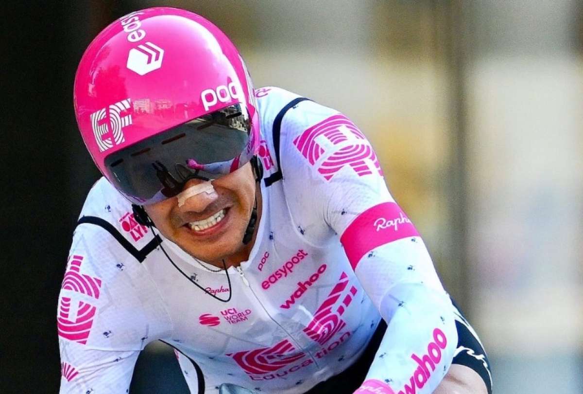 Richard Carapaz se mantiene firme en el Giro de Italia 