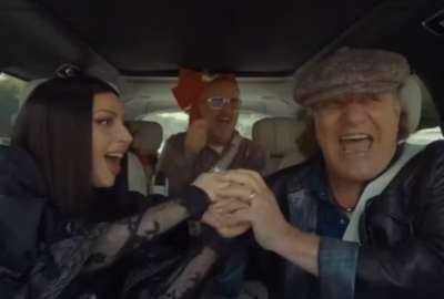 As&iacute; fue el ic&oacute;nico encuentro entre dos grandes de la m&uacute;sica: Lady Gaga y Brian Johnson, legendario vocalista de AC/DC.