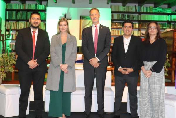 Ecuador y Alemania suscribieron un contrato por m&aacute;s de USD 25.000 millones para proyectos que disminuyan la  deforestaci&oacute;n en el pa&iacute;s.