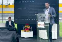 C&eacute;sar Far&iacute;as (der.), durante la presentaci&oacute;n del proyecto deportivo e institucional de Aucas