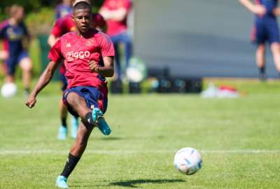 Patrickson Delgado formar&aacute; parte de los 29 jugadores del Ajax para esta temporada