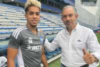 José Pileggi (der.) presentó su renuncia luego de casi dos años en la presidencia de Emelec.