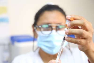 Reforzar la vacunaci&oacute;n contra la COVID-19 y la influenza, uso obligatorio de mascarilla son dos recomendaciones para evitar un incremento de casos de enfermedades respiratorias, en &eacute;pocas de Navidad y A&ntilde;o Nuevo. 