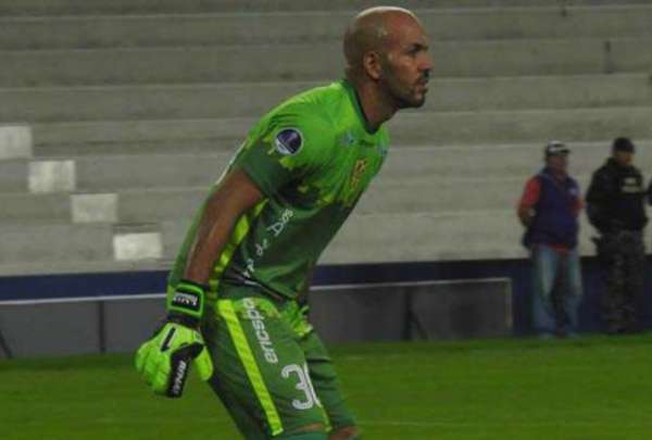 Fernando Fern&aacute;ndez denuncia que en el Cumbay&aacute; falsificaron su firma