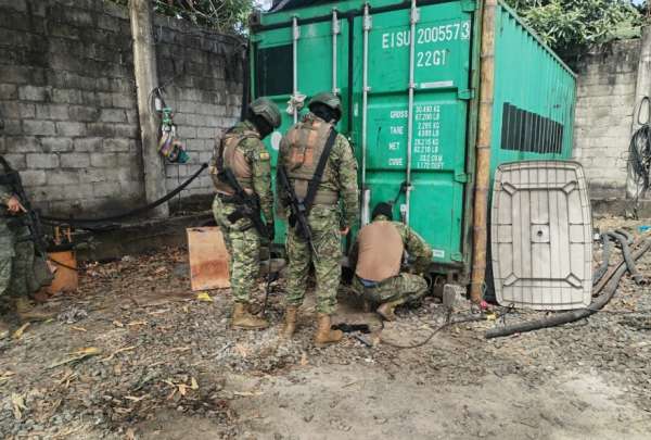 En el Distrito Pascuales, en Guayaquil, se desmantel&oacute; una bodega de almacenamiento ilegal de combustibles. 