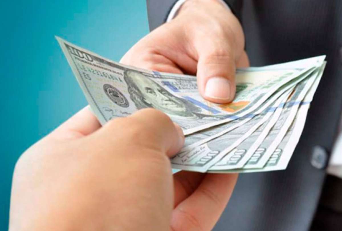 Gobierno decret&oacute; el incremento del Salario B&aacute;sico Unificado a 450 d&oacute;lares para el 2023