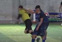 Bryon Moreno fue agredido por un jugador de torneo amateur.