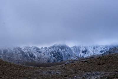 La nieve volvi&oacute; a te&ntilde;ir de blanco el Parque Nacional Cajas. Las bajas temperaturas en Cuenca generaron un escenario invernal que fue captado por varios ciudadanos.