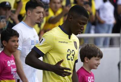 Video de Mois&eacute;s Caicedo cantando y bailando causa revuelo en redes sociales