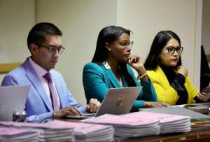 La fiscal general, Diana Salazar, se&ntilde;ala a dos vocales de la Judicatura y a un juez provincial por presunto tr&aacute;fico de influencias. 