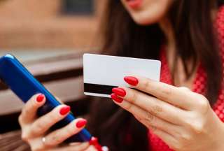 El uso de tarjetas de d&eacute;bito, &iquest;evita que me endeude?
