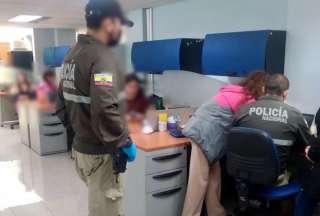 Caso Riesgos: Allanan oficinas de agencia del Servicio de Rentas Internas en Ambato por presunto lavado de activos