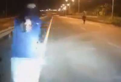 Un video capt&oacute; el violento asalto a un bus interprovincial que cubr&iacute;a la ruta Guayaquil-Tulc&aacute;n.