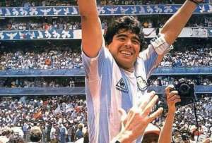 Subastaron la camiseta con la que Maradona gan&oacute; el Mundial del 86