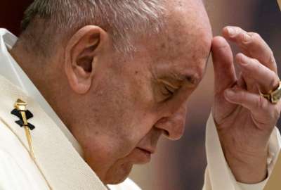 El Papa fue internado