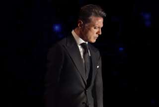 Luis Miguel se cay&oacute; en plena presentaci&oacute;n en vivo en Ciudad de M&eacute;xico